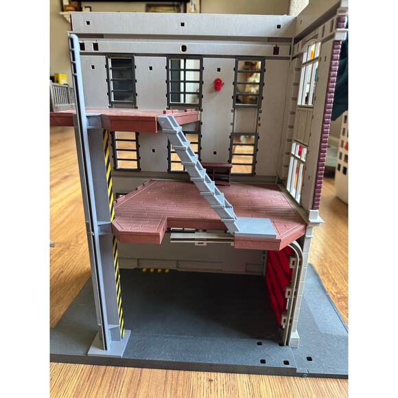 Playmobil Ghost Busters firehouse and car - missing and broken pieces incomplete - Picture 5 of 12